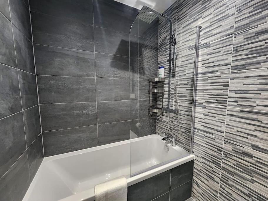 Paradigm Court, Modern 2-Bedroom Apartment F2, أكسفورد المظهر الخارجي الصورة